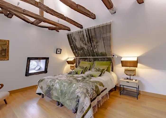 Les Ocelles De Bed and Breakfast